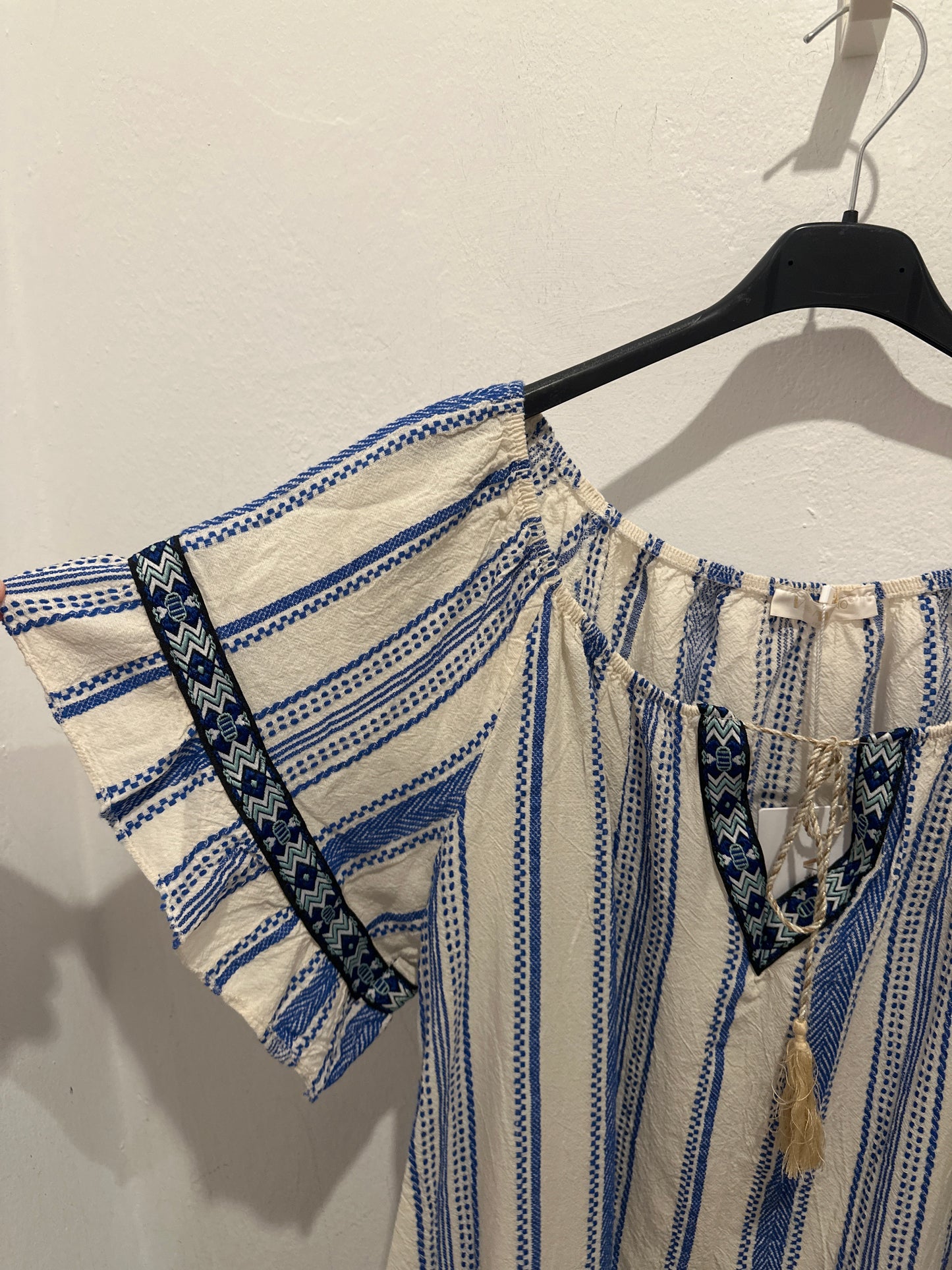 Gestreiftes Kleid mit Kordel