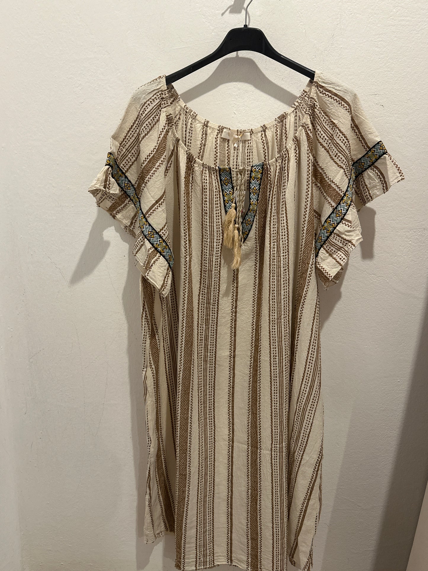 Gestreiftes Kleid mit Kordel