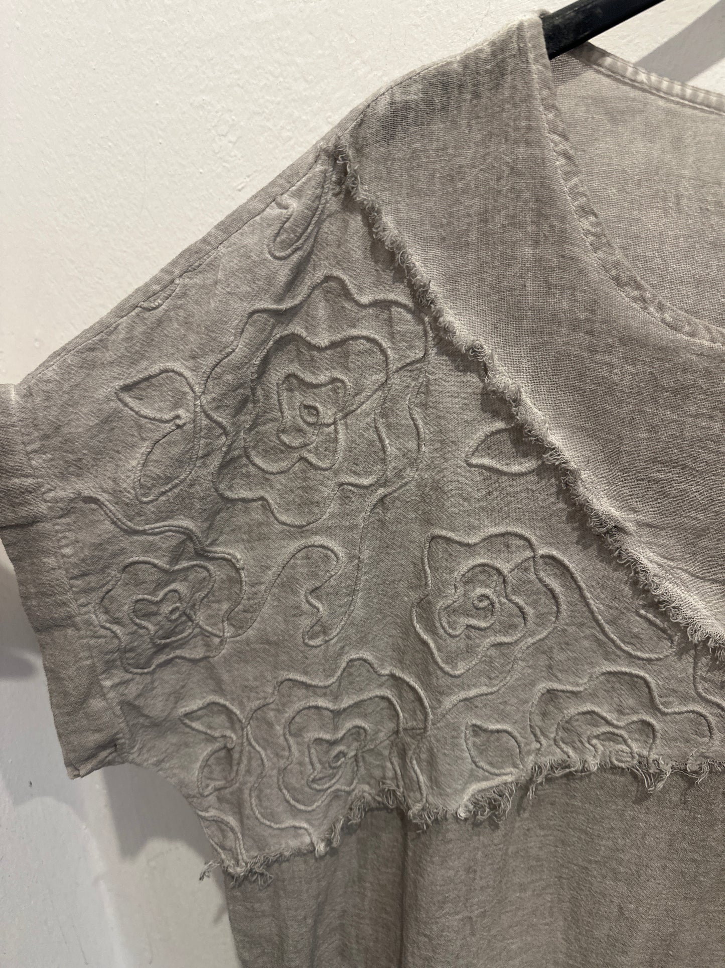 Shirt mit Blumendetail