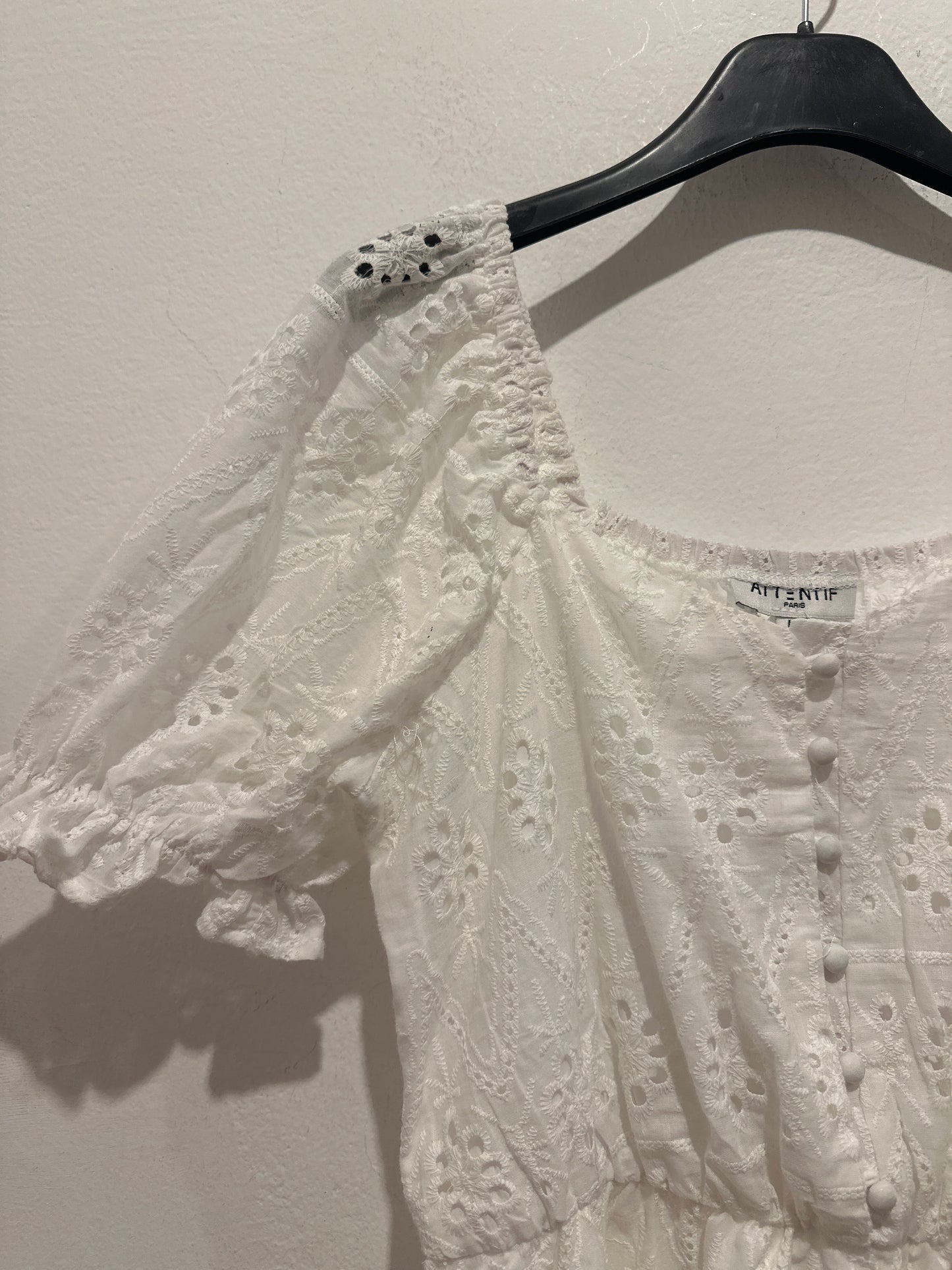 Kleid mit Knopfleiste und Stickmuster