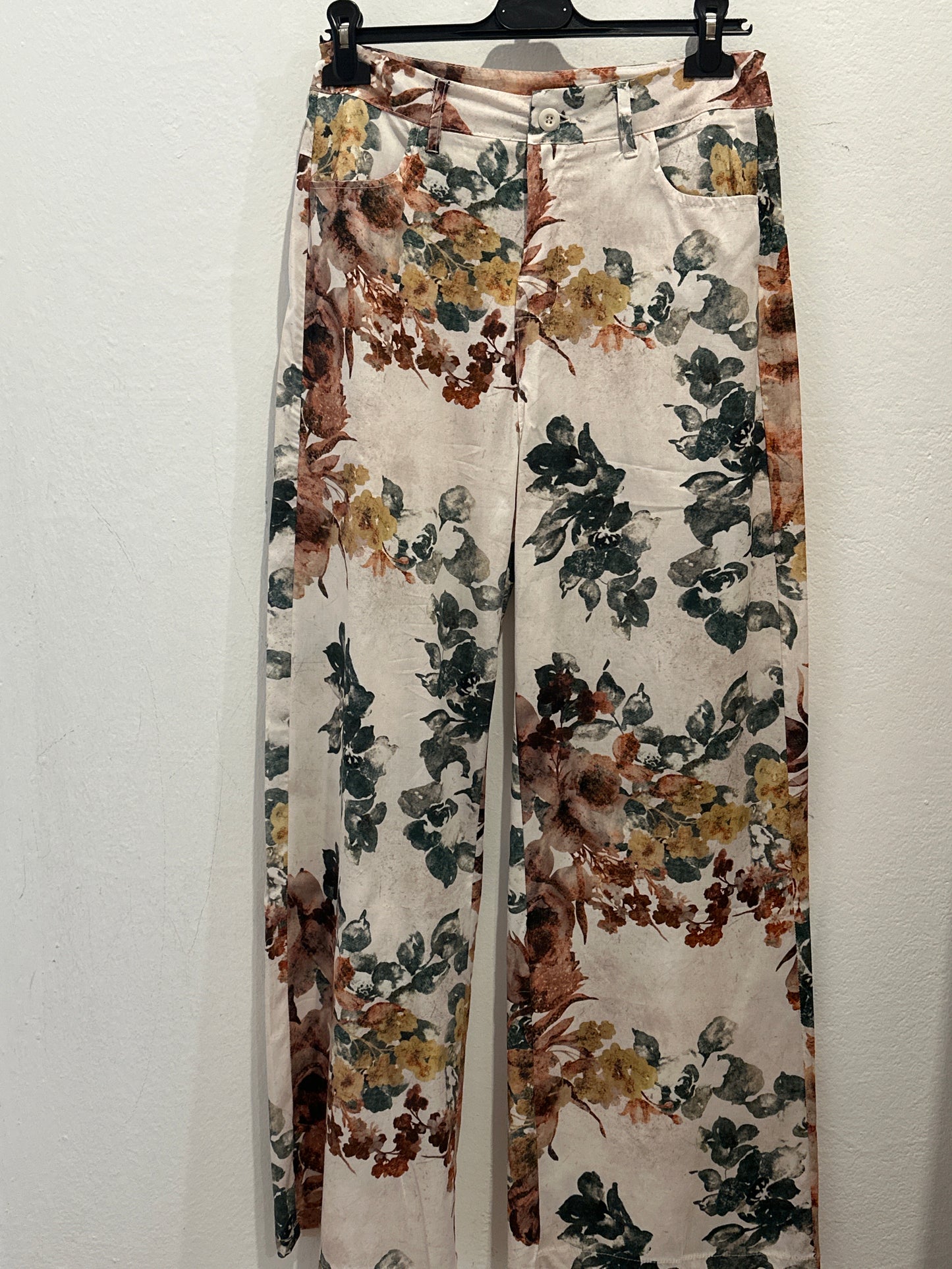 Hose mit Blumendesign