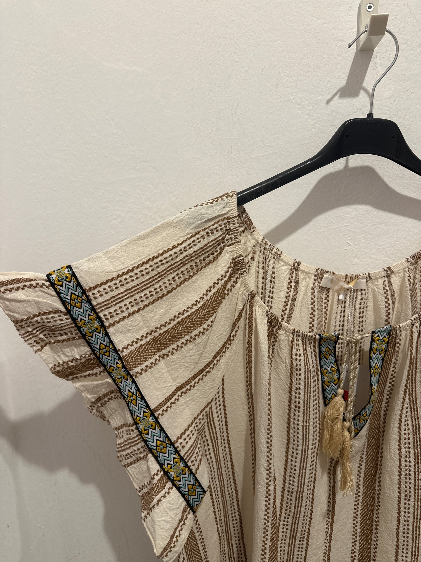 Gestreiftes Kleid mit Kordel