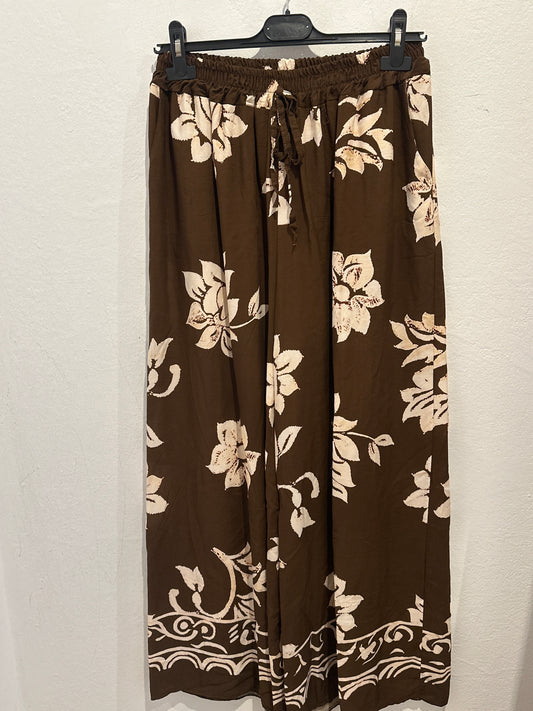 Hose mit Blumenmuster