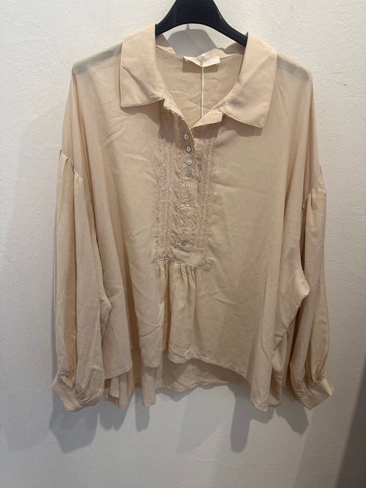 Bluse mit Kragendetail